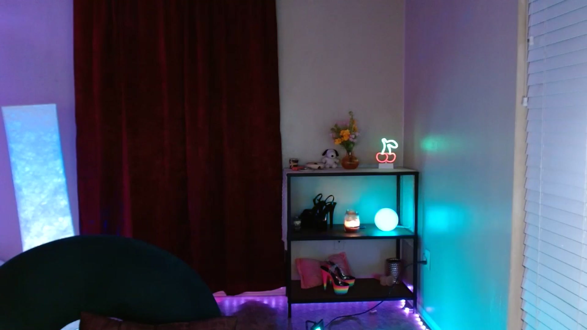 Gallery image thumbnail from DaniSlice's myfreecams stream on, 05/13/2025, 06:07 image 19 of 20