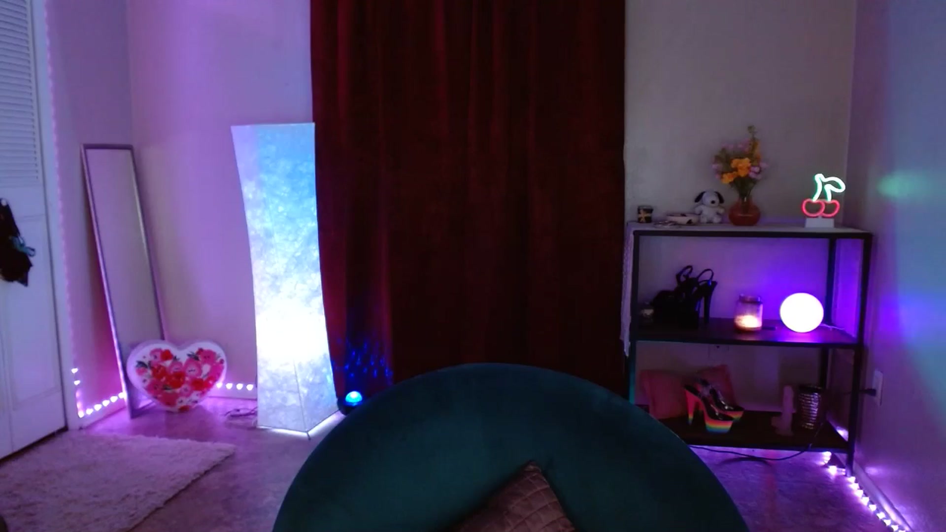 Gallery image thumbnail from DaniSlice's myfreecams stream on, 05/18/2025, 08:40 image 14 of 20