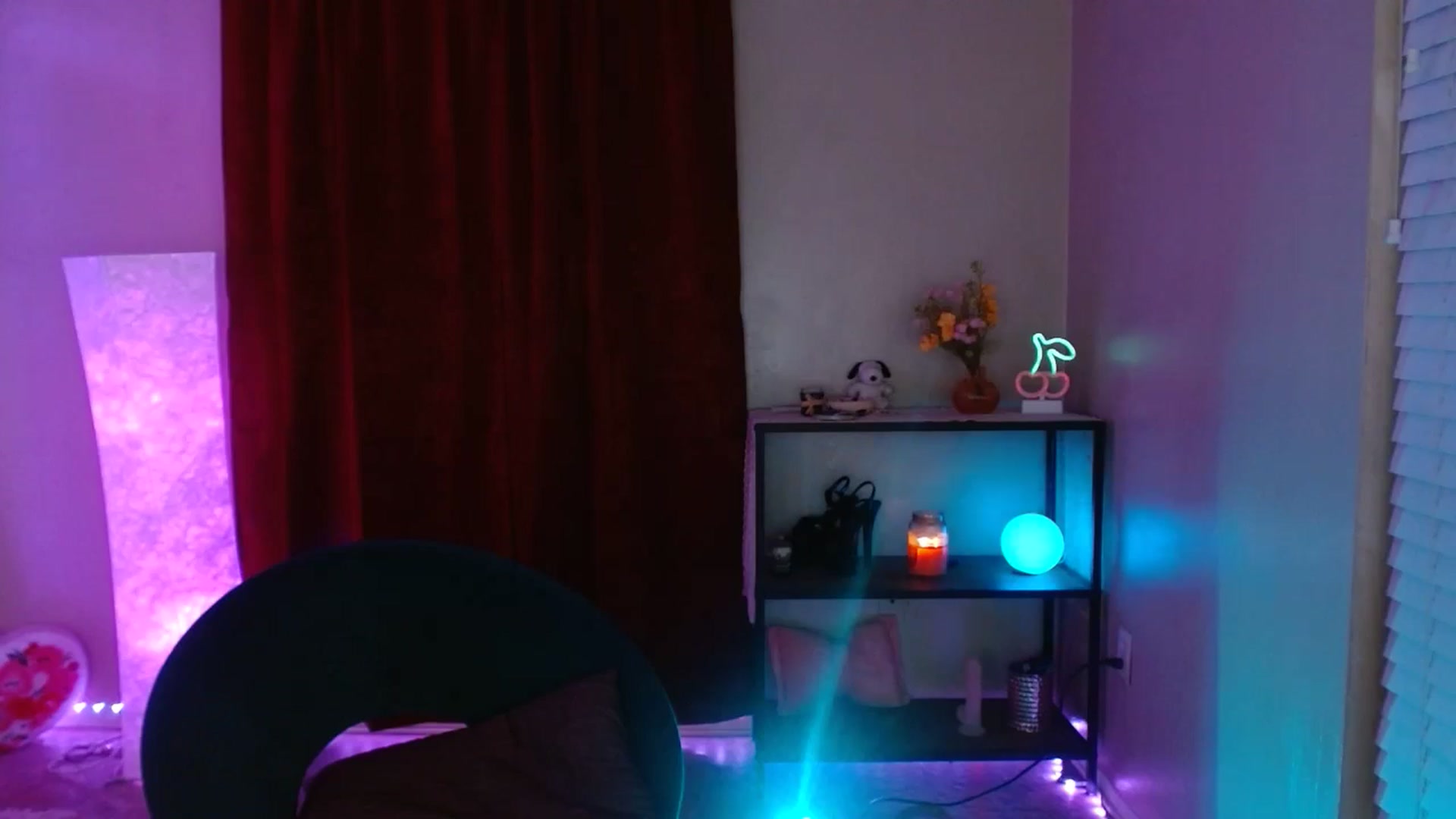 Gallery image thumbnail from DaniSlice's myfreecams stream on, 06/28/2025, 07:00 image 17 of 20