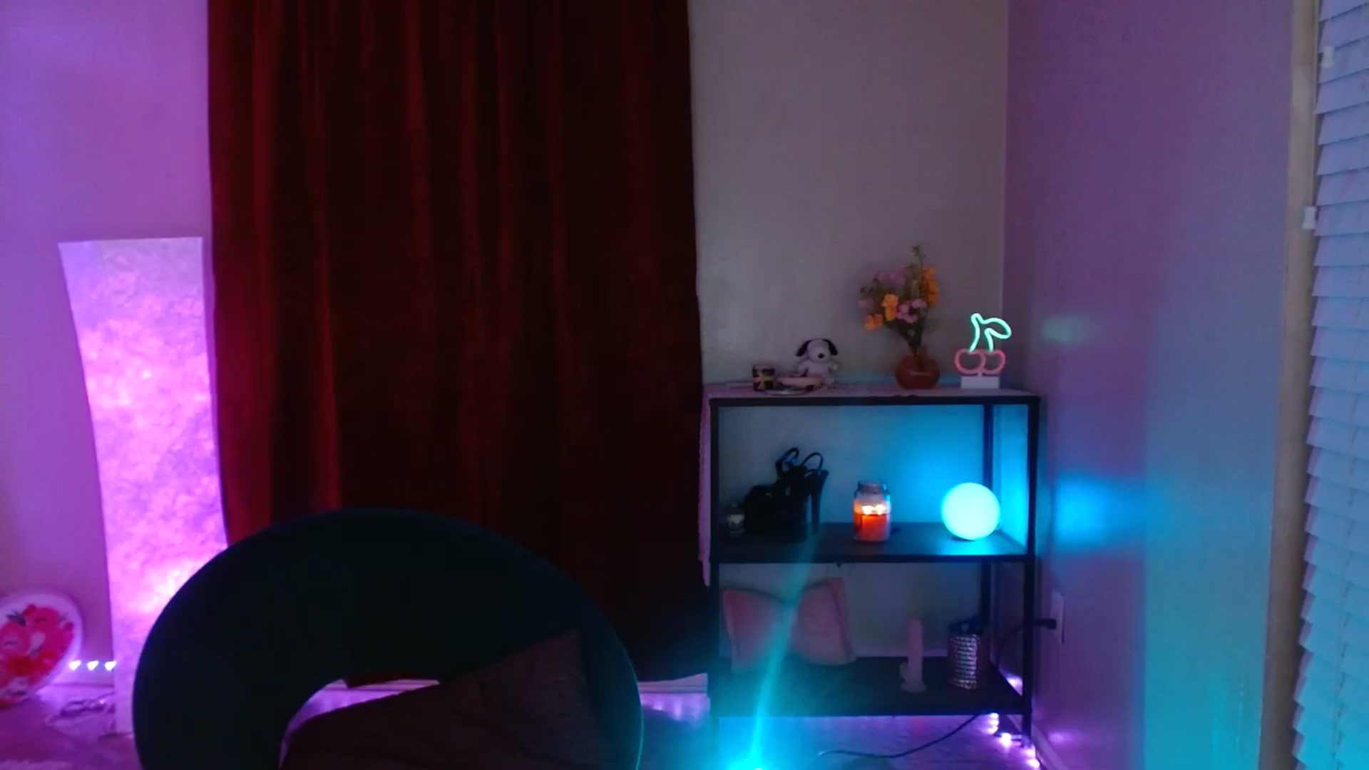 Gallery image thumbnail from DaniSlice's myfreecams stream on, 06/28/2025, 07:00 image 18 of 20