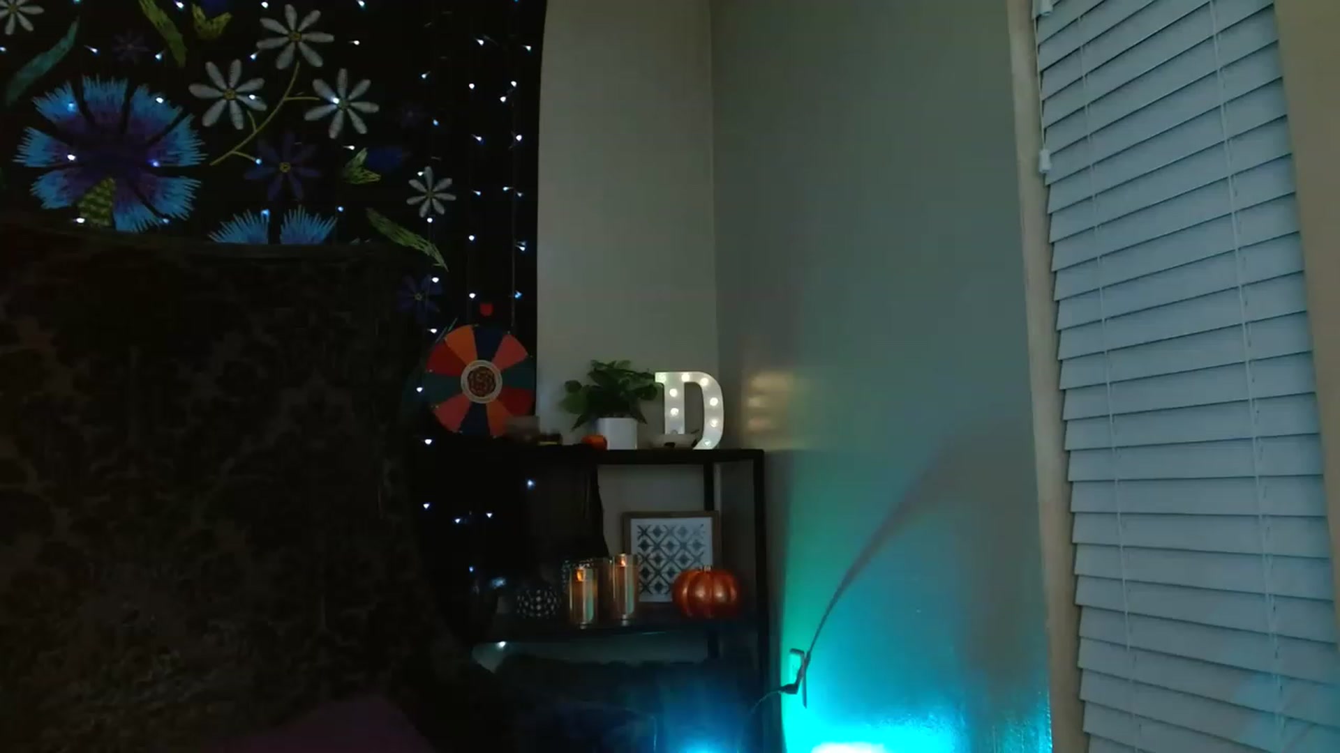 Gallery image thumbnail from DaniSpice's myfreecams stream on, 11/19/2022, 22:54 image 8 of 20