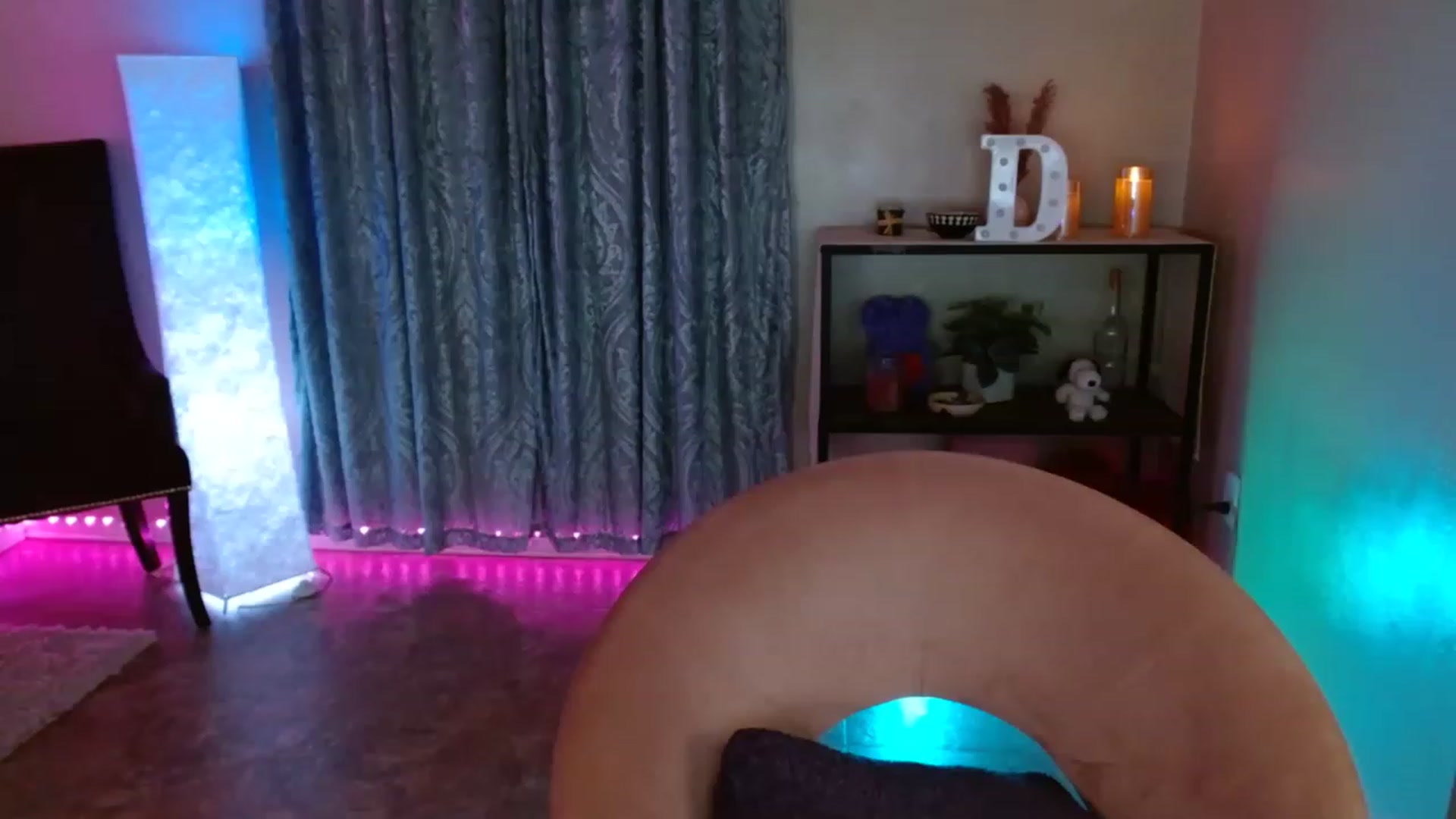 Gallery image thumbnail from DaniSpice's myfreecams stream on, 02/14/2023, 07:44 image 7 of 20