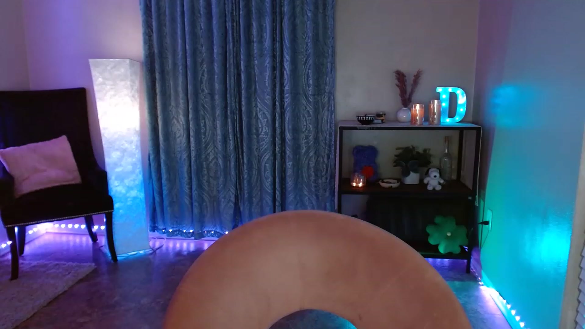 Gallery image thumbnail from DaniSpice's myfreecams stream on, 03/21/2023, 02:02 image 16 of 20