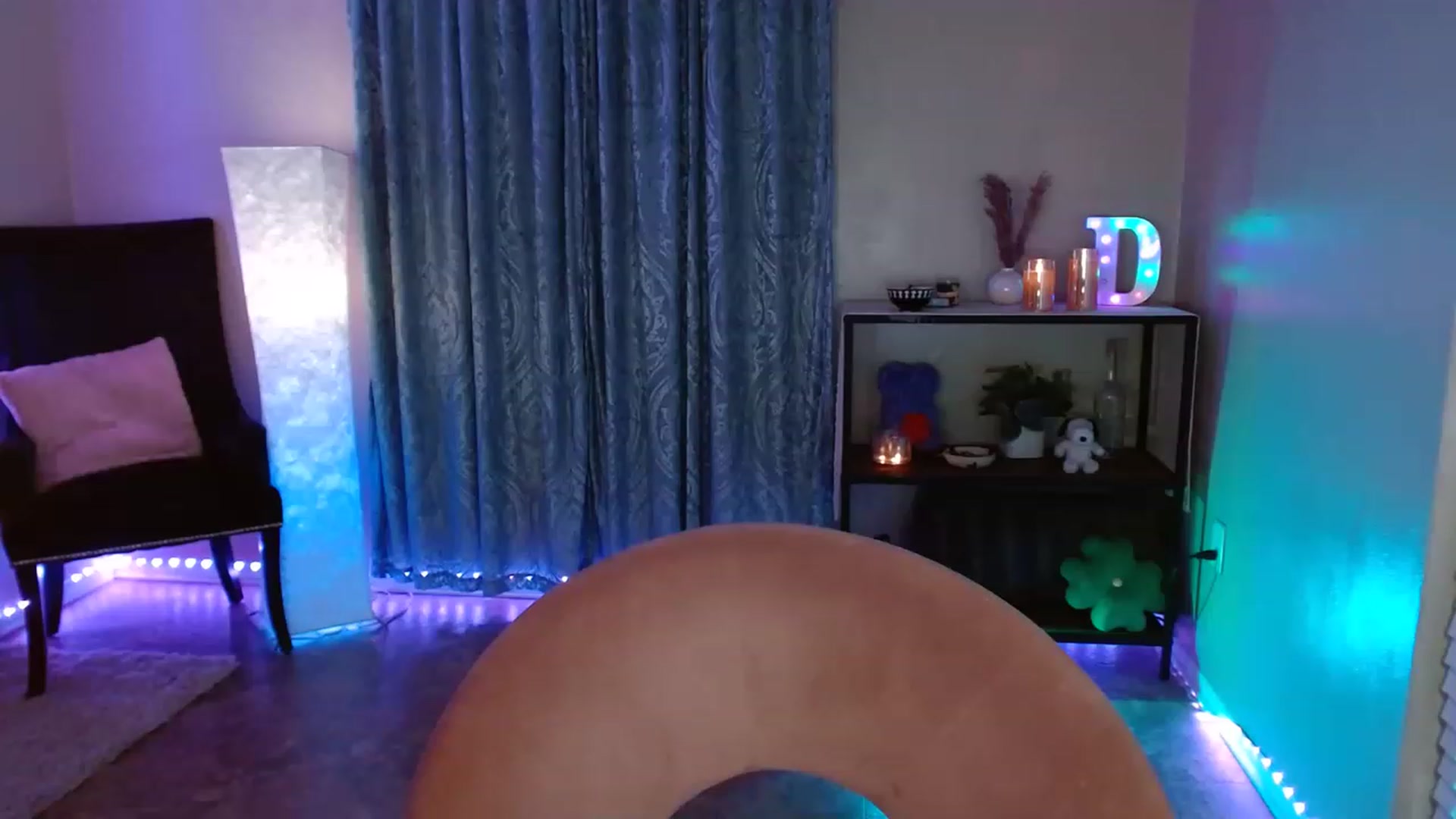 Gallery image thumbnail from DaniSpice's myfreecams stream on, 03/21/2023, 02:02 image 17 of 20