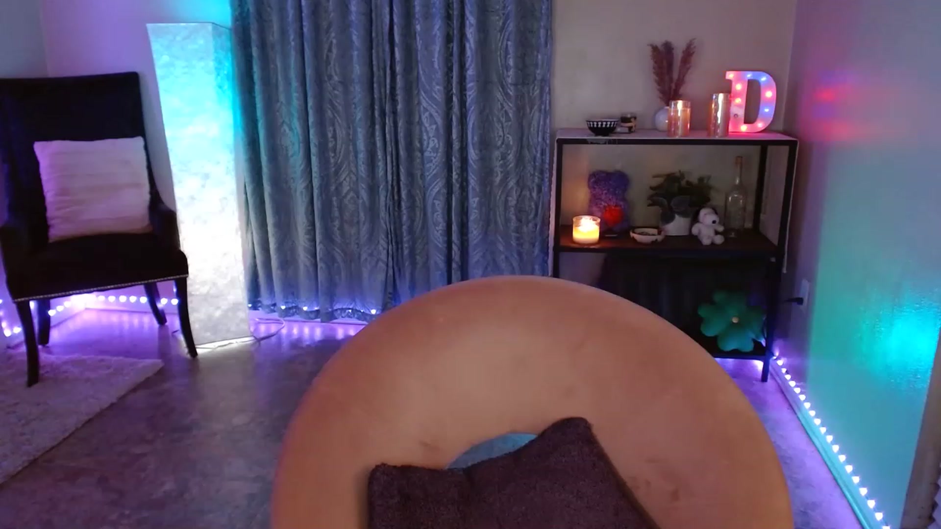 Gallery image thumbnail from DaniSpice's myfreecams stream on, 03/25/2023, 24:57 image 14 of 20