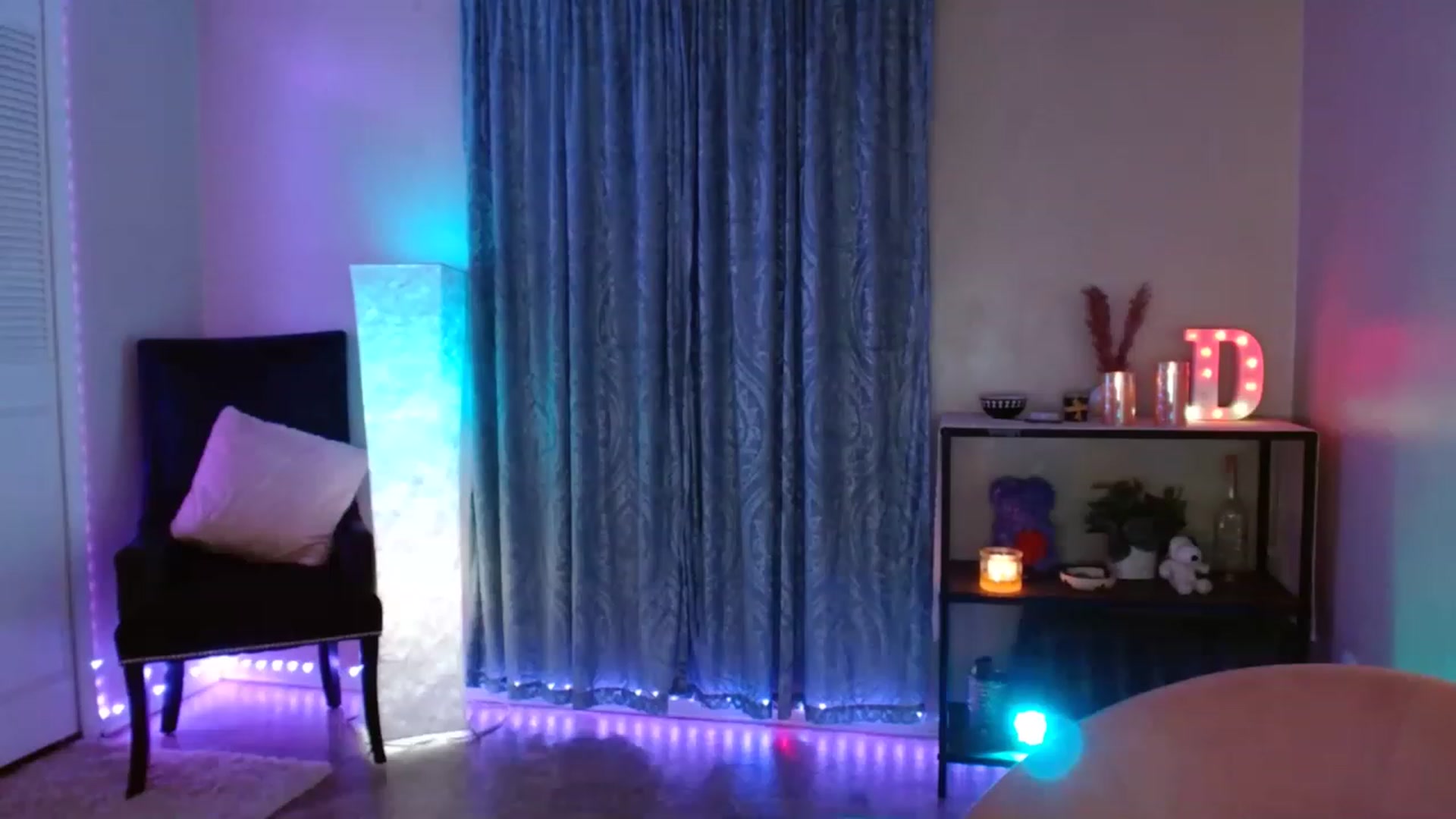 Gallery image thumbnail from DaniSpice's myfreecams stream on, 03/30/2023, 01:06 image 12 of 20
