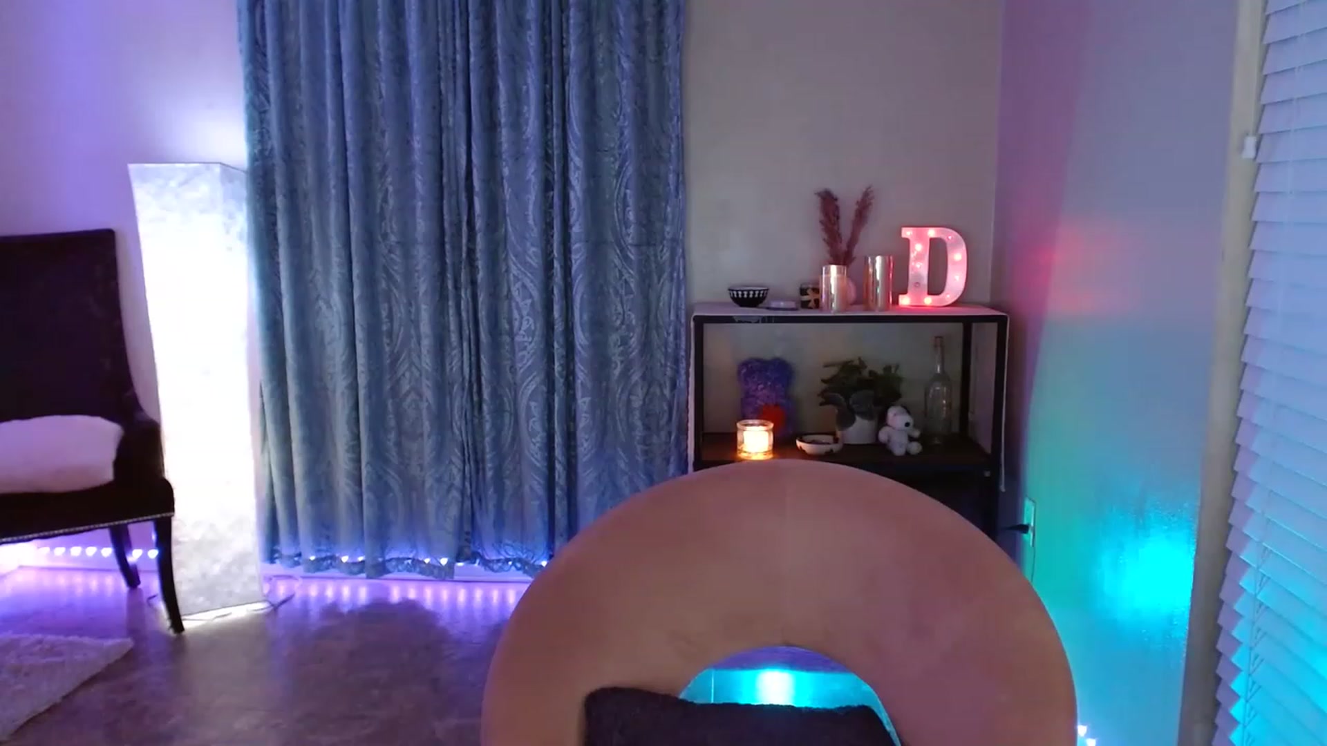 Gallery image thumbnail from DaniSpice's myfreecams stream on, 03/31/2023, 05:17 image 7 of 20
