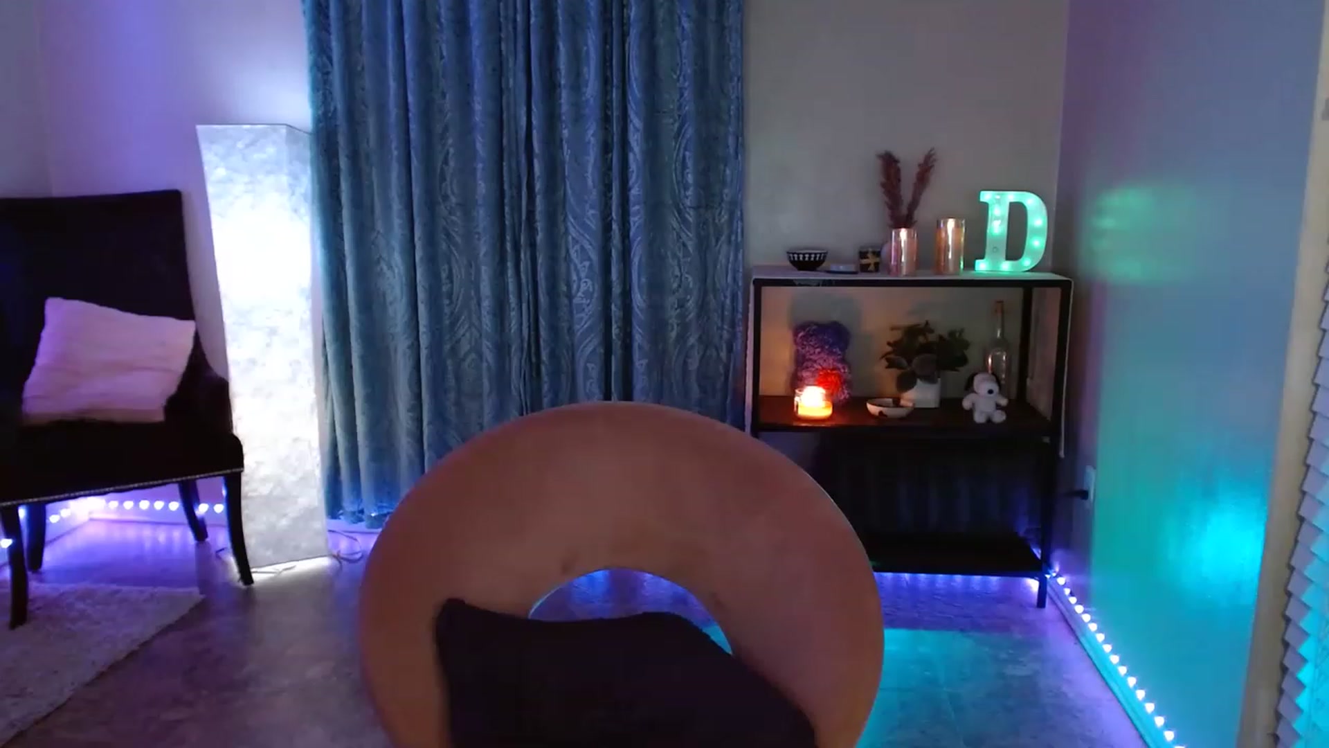 Gallery image thumbnail from DaniSpice's myfreecams stream on, 04/06/2023, 08:57 image 15 of 20