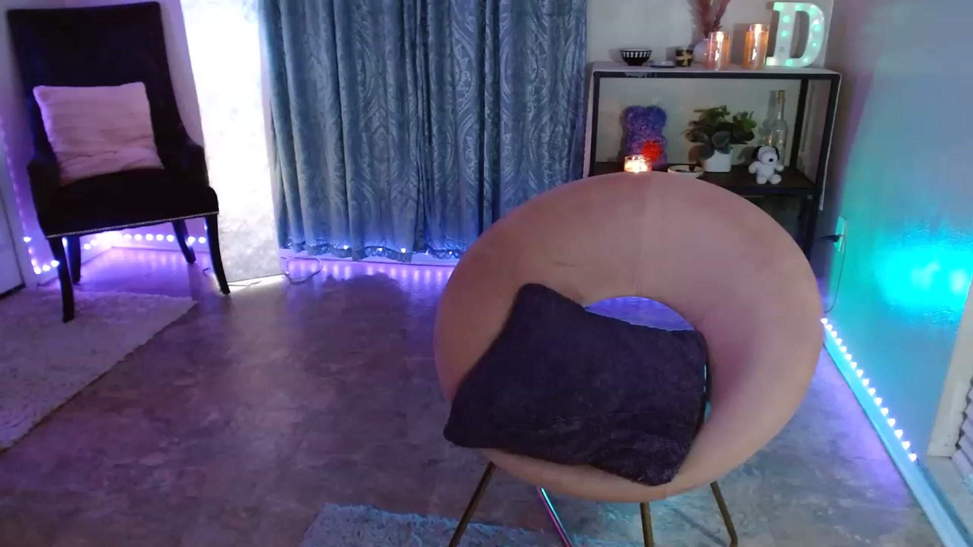 Gallery image thumbnail from DaniSpice's myfreecams stream on, 04/15/2023, 08:00 image 12 of 20