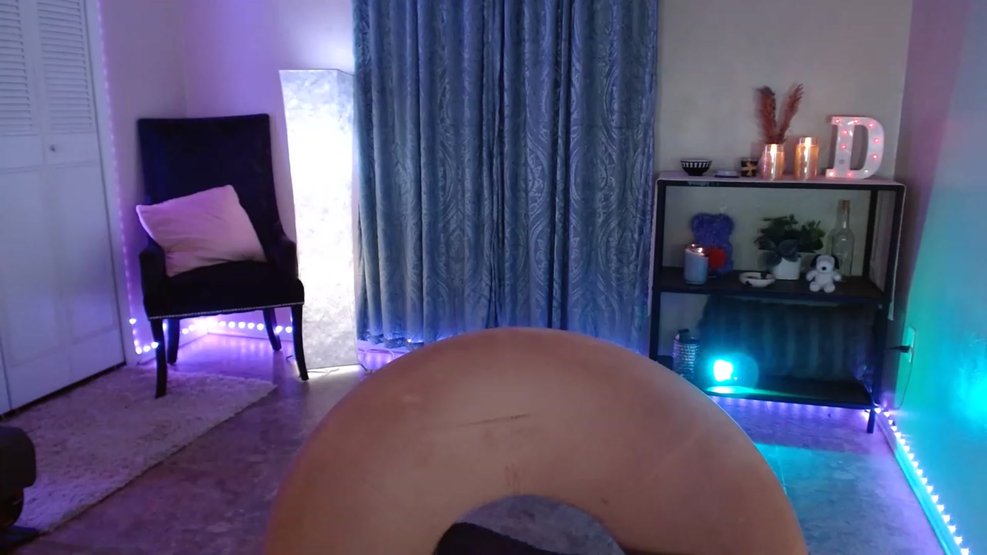 Gallery image thumbnail from DaniSpice's myfreecams stream on, 04/20/2023, 06:32 image 15 of 20