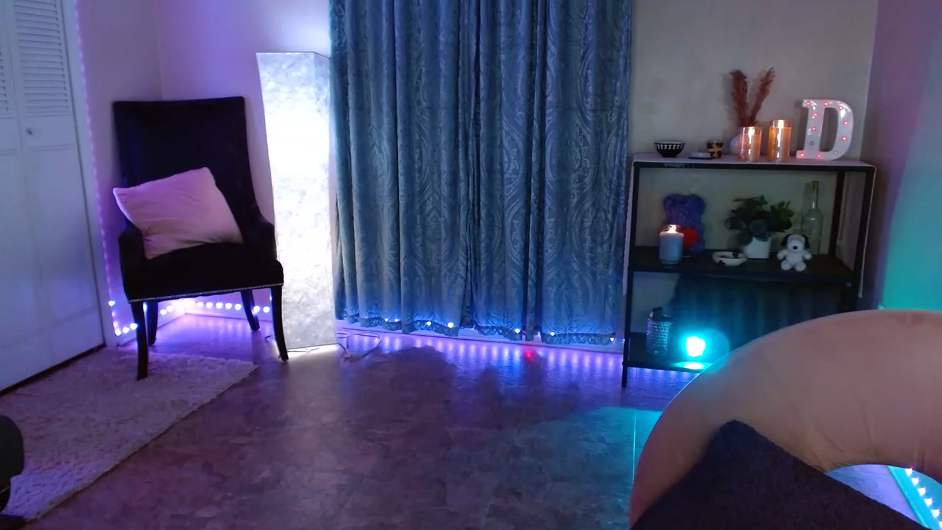 Gallery image thumbnail from DaniSpice's myfreecams stream on, 04/21/2023, 11:07 image 8 of 20