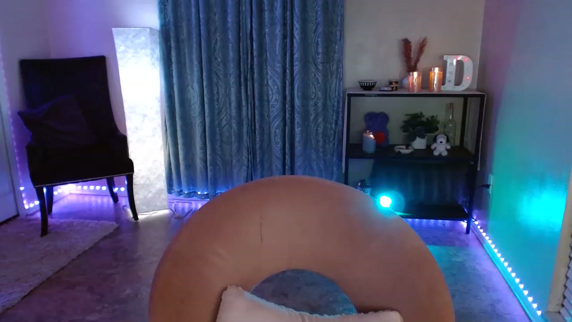 Gallery image thumbnail from DaniSpice's myfreecams stream on, 04/25/2023, 07:01 image 15 of 20