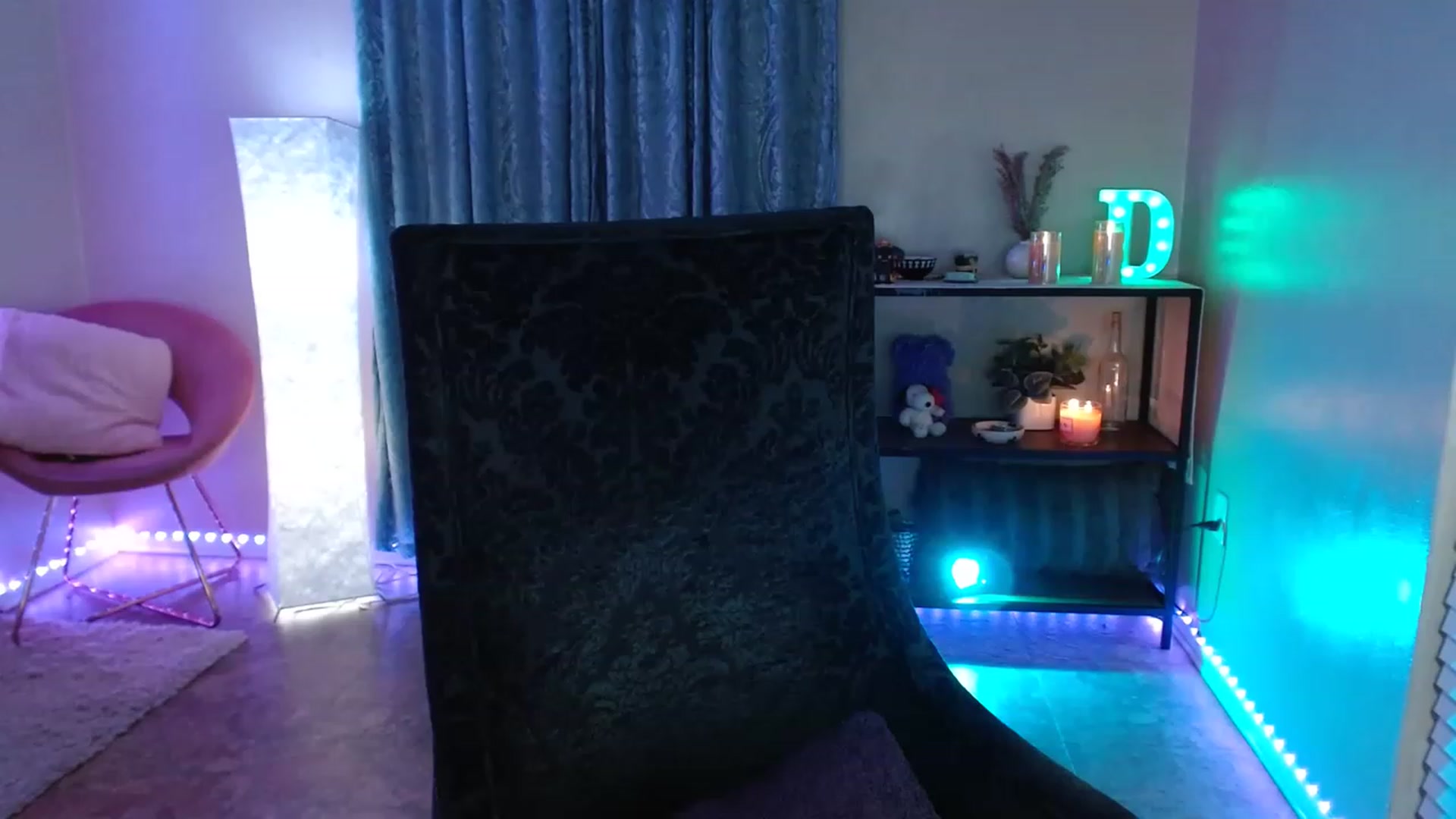 Gallery image thumbnail from DaniSpice's myfreecams stream on, 05/25/2023, 06:19 image 16 of 20