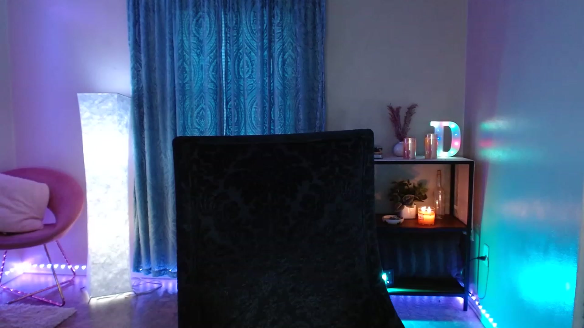 Gallery image thumbnail from DaniSpice's myfreecams stream on, 05/25/2023, 10:44 image 18 of 20