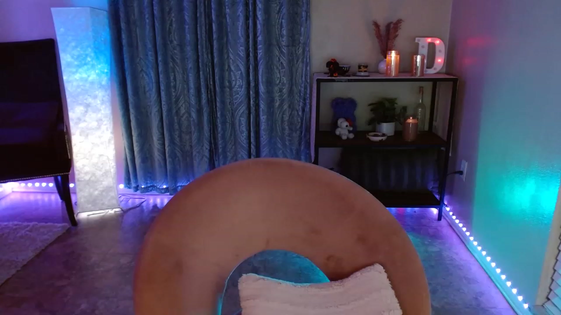 Gallery image thumbnail from DaniSpice's myfreecams stream on, 06/15/2023, 11:25 image 7 of 20