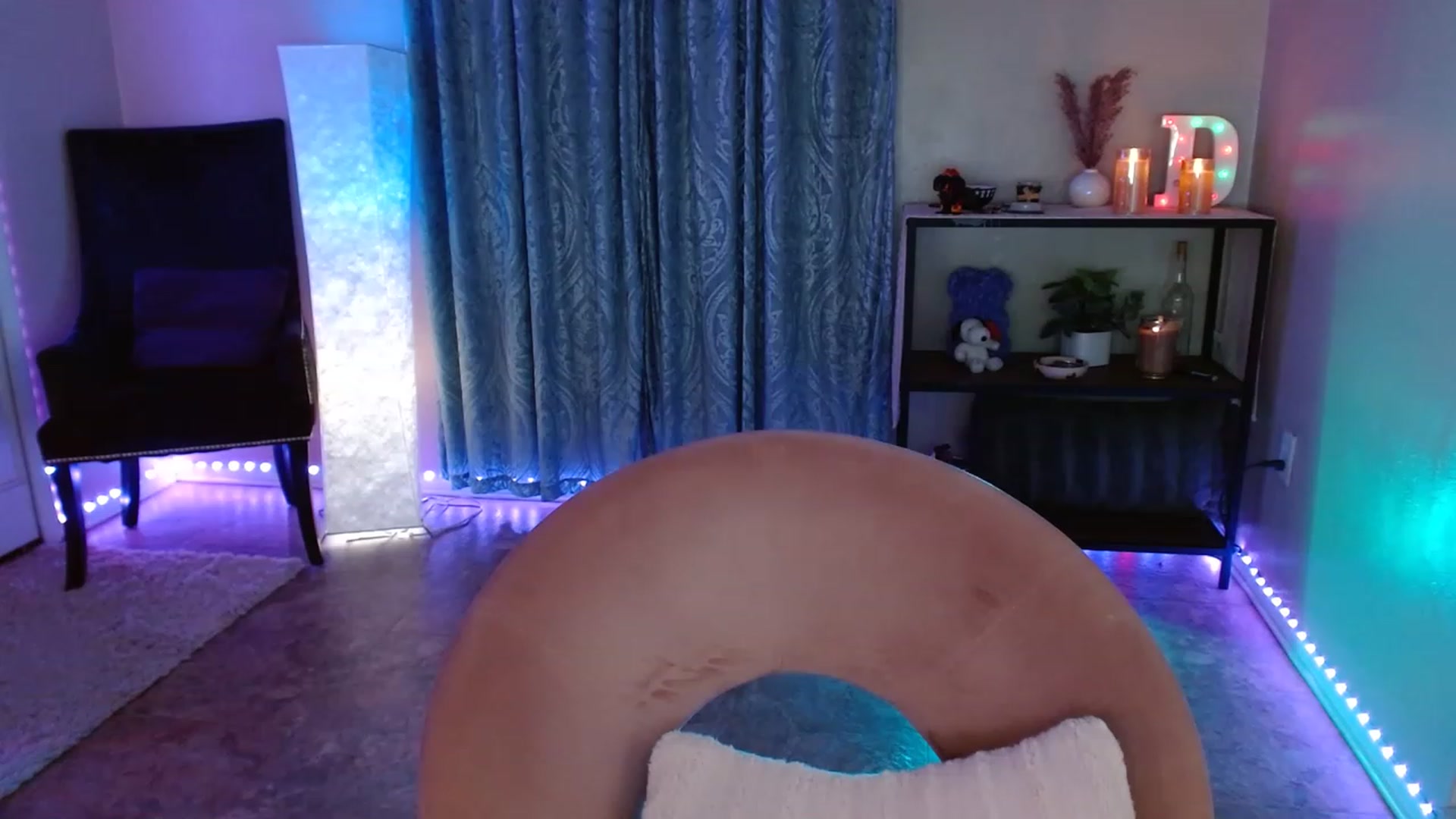 Gallery image thumbnail from DaniSpice's myfreecams stream on, 06/18/2023, 07:48 image 17 of 20