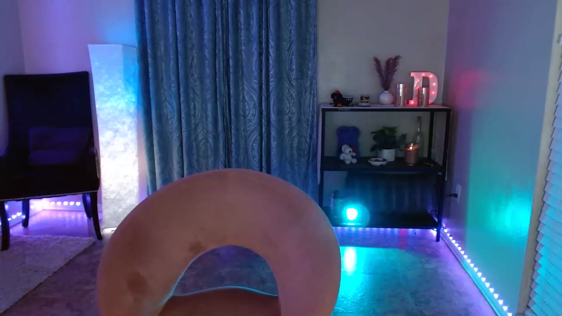 Gallery image thumbnail from DaniSpice's myfreecams stream on, 06/18/2023, 10:38 image 13 of 20