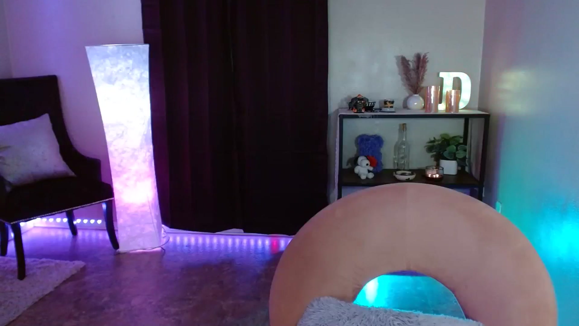 Gallery image thumbnail from DaniSpice's myfreecams stream on, 07/24/2023, 10:50 image 9 of 20