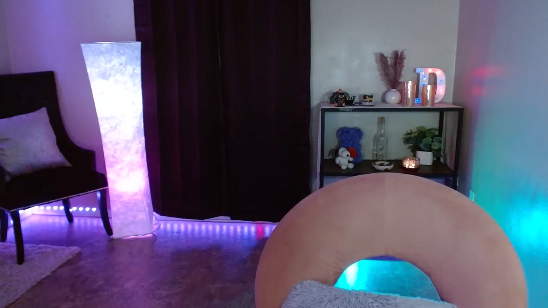 Gallery image thumbnail from DaniSpice's myfreecams stream on, 07/24/2023, 10:50 image 10 of 20