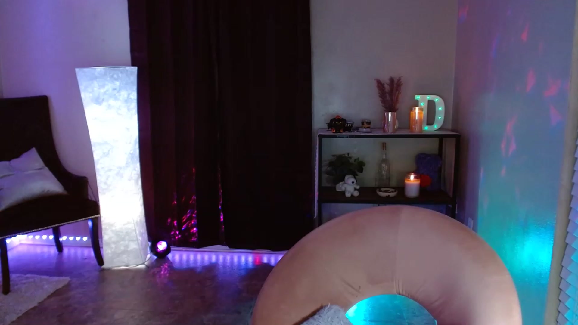 Gallery image thumbnail from DaniSpice's myfreecams stream on, 08/09/2023, 09:35 image 2 of 20
