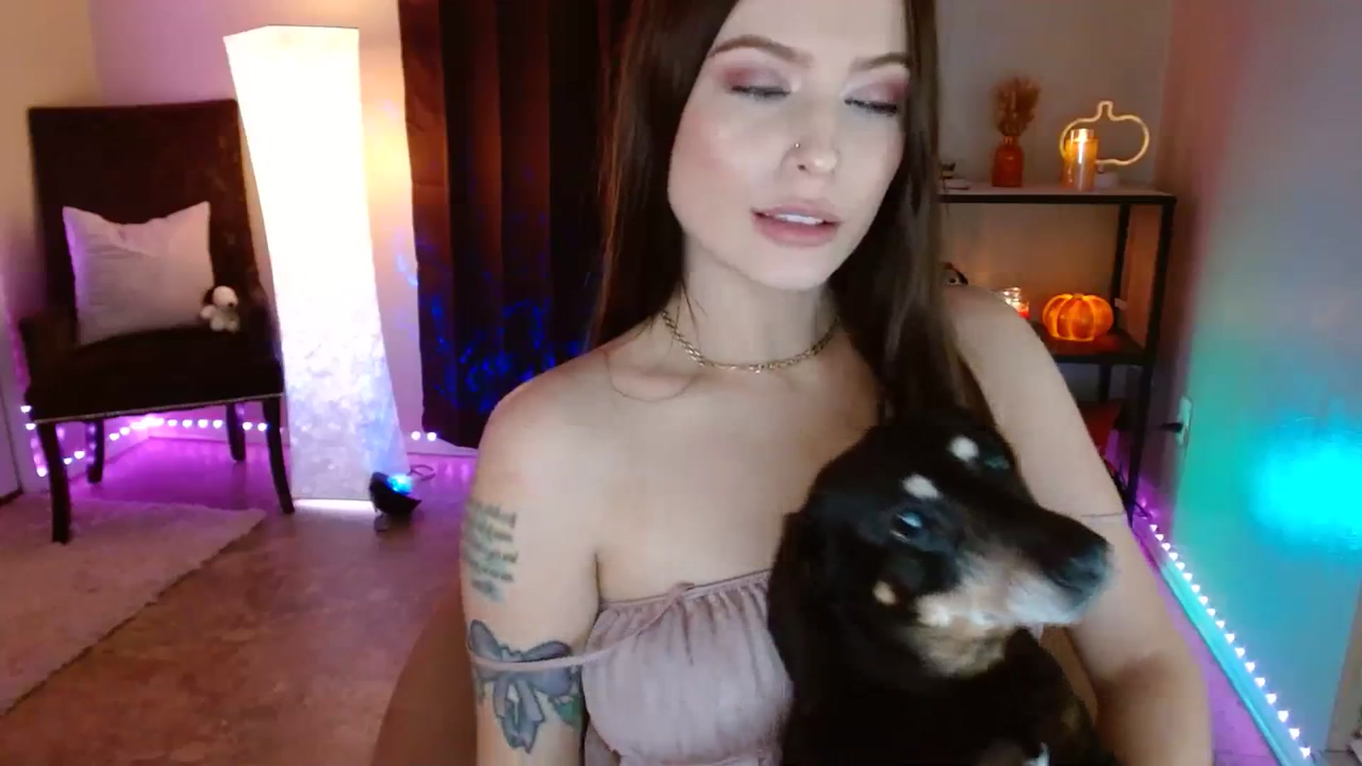 Gallery image thumbnail from DaniSpice's myfreecams stream on, 10/03/2023, 24:54 image 17 of 20