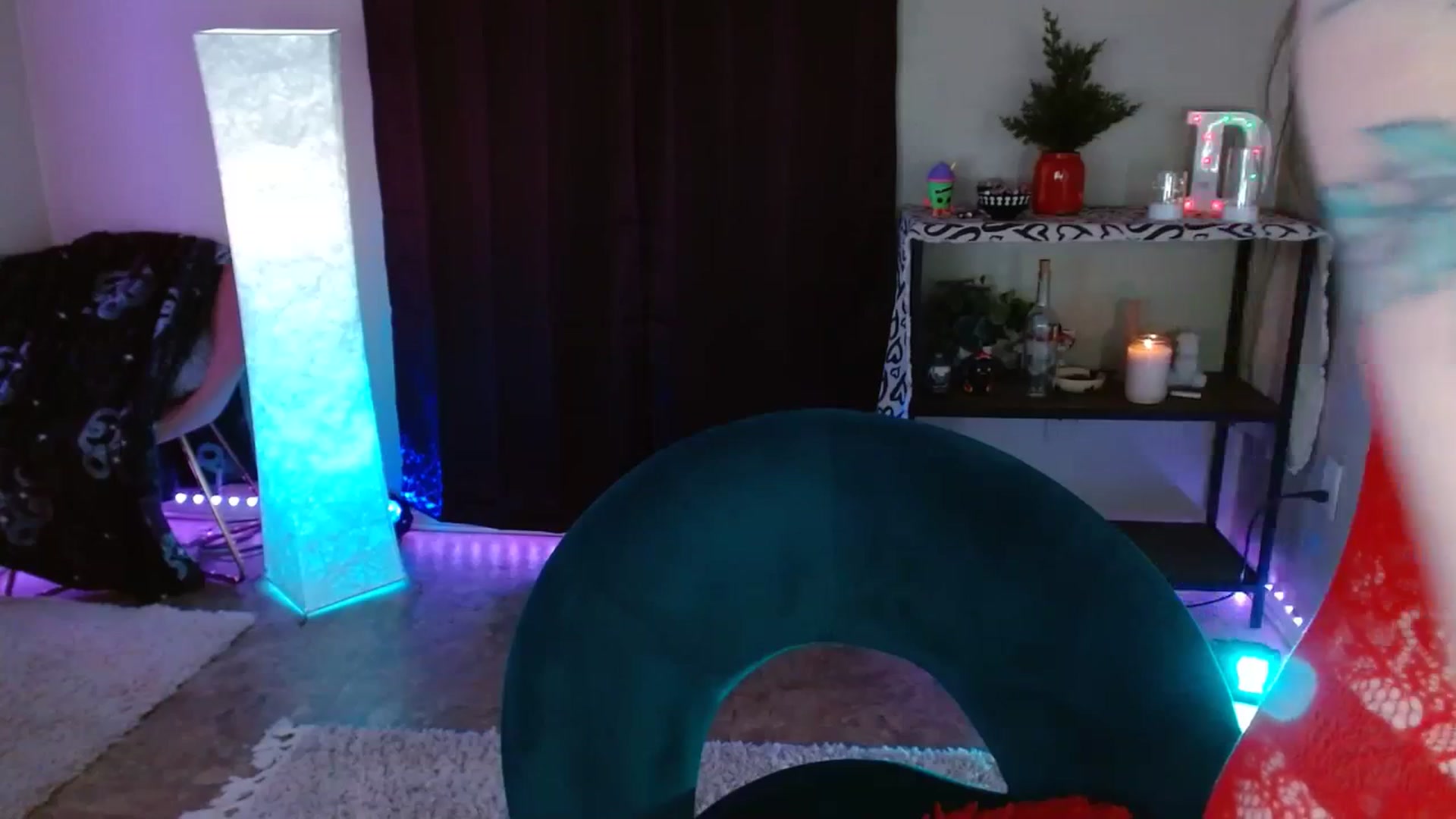 Gallery image thumbnail from DaniSpice's myfreecams stream on, 03/20/2024, 08:37 image 10 of 20