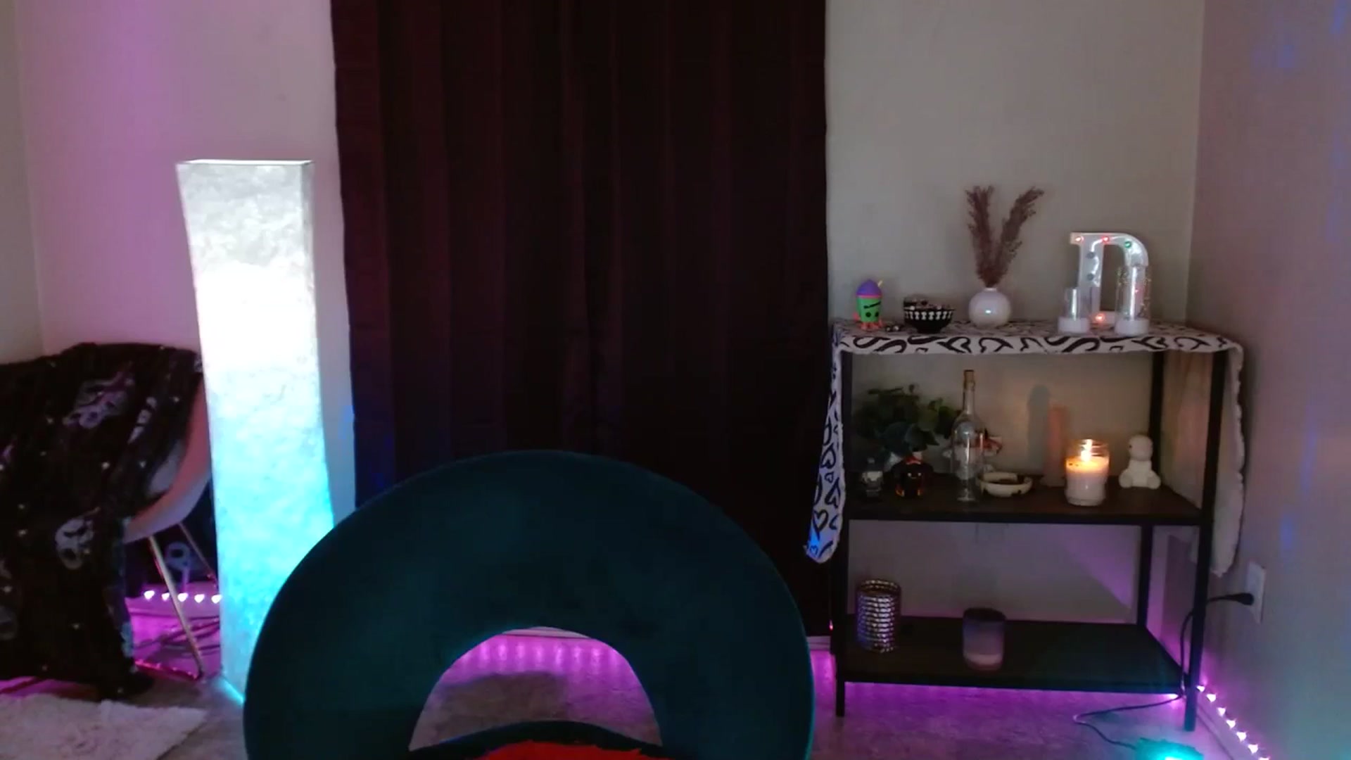 Gallery image thumbnail from DaniSpice's myfreecams stream on, 03/27/2024, 06:49 image 17 of 20