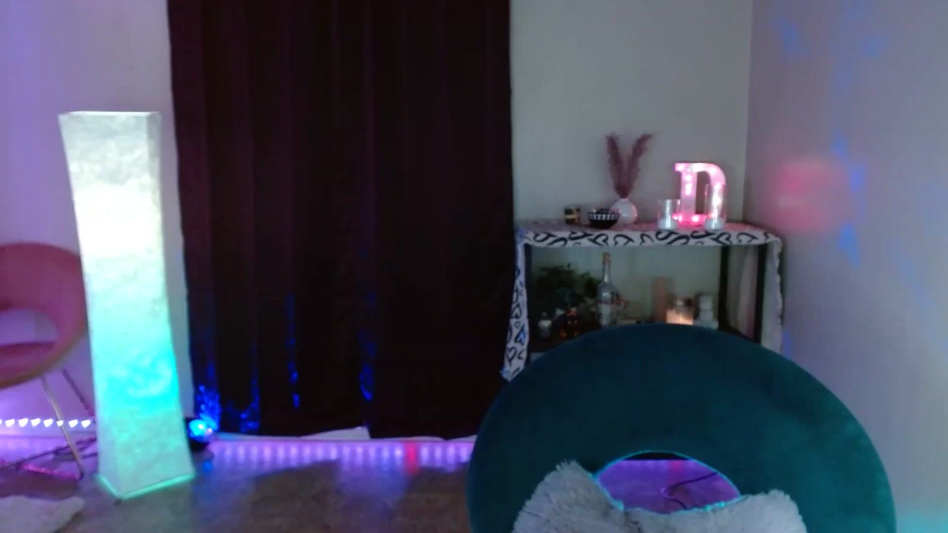 Gallery image thumbnail from DaniSpice's myfreecams stream on, 04/17/2024, 07:31 image 6 of 20
