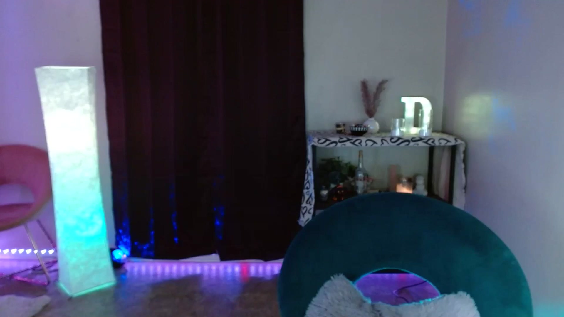 Gallery image thumbnail from DaniSpice's myfreecams stream on, 04/17/2024, 07:31 image 5 of 20