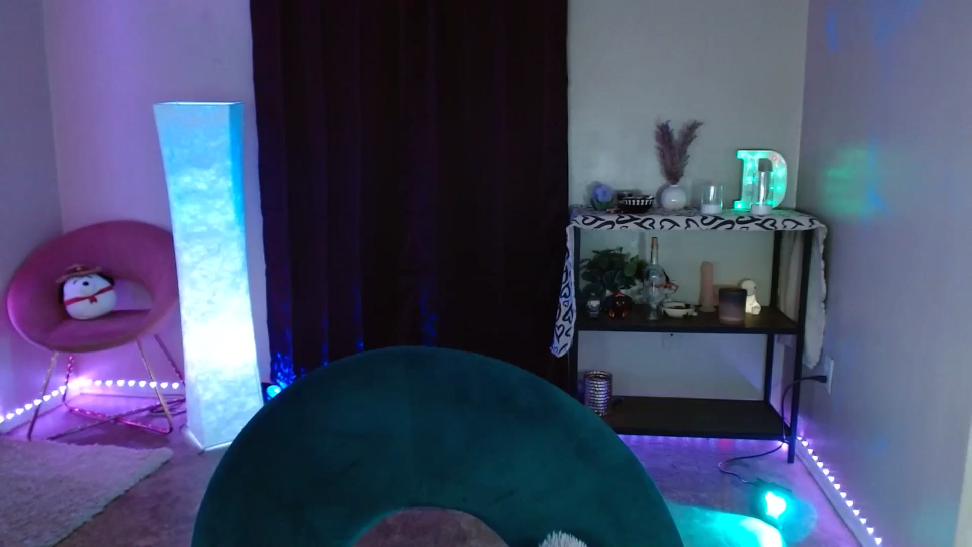 Gallery image thumbnail from DaniSpice's myfreecams stream on, 04/28/2024, 08:04 image 7 of 20