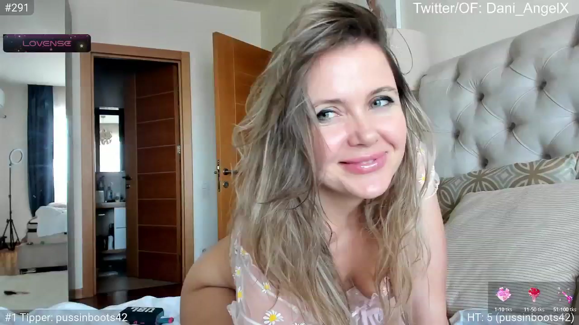 Gallery image thumbnail from Dani_Angel's myfreecams stream on, 06/03/2024, 07:55 image 1 of 20