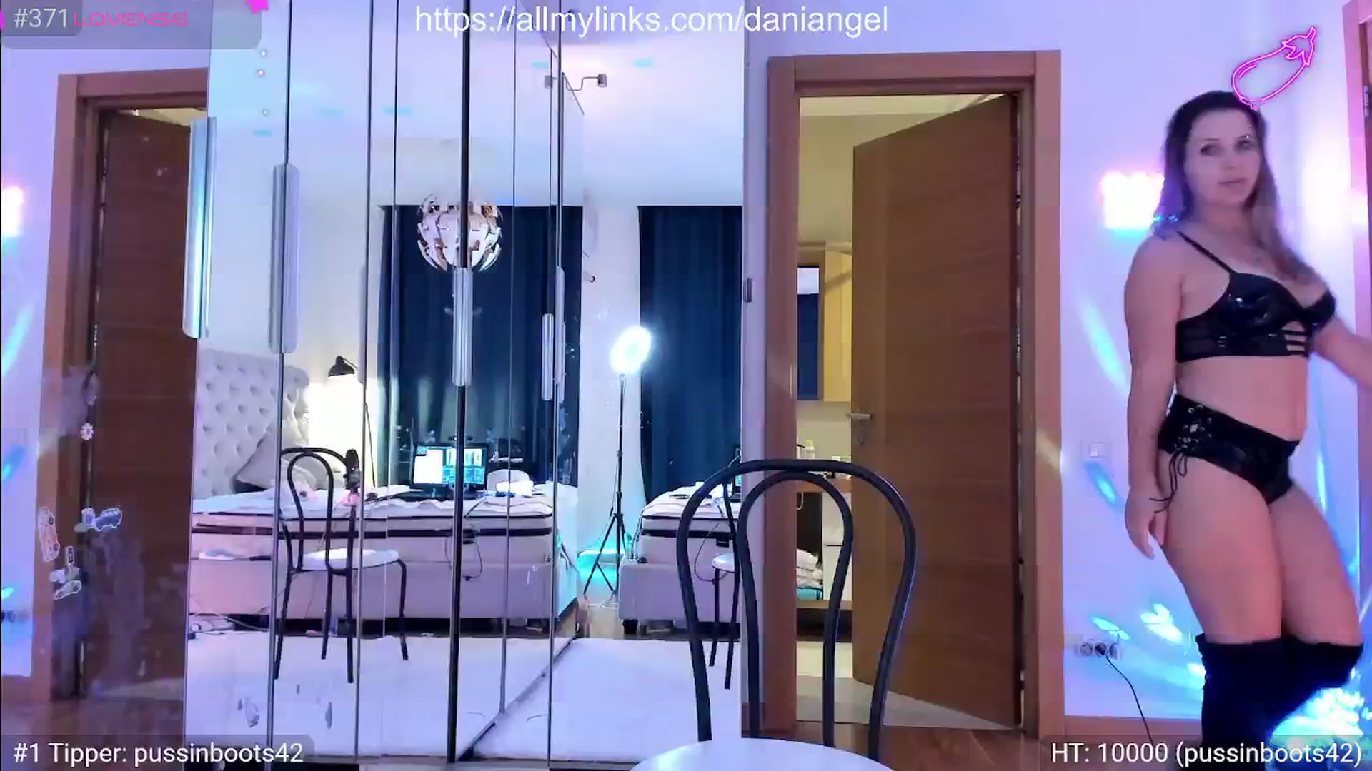Gallery image thumbnail from Dani_Angel's myfreecams stream on, 09/20/2024, 20:42 image 3 of 20