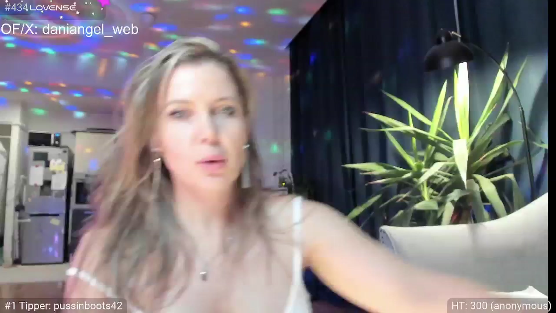 Gallery image thumbnail from Dani_Angel's myfreecams stream on, 01/04/2025, 24:02 image 9 of 20