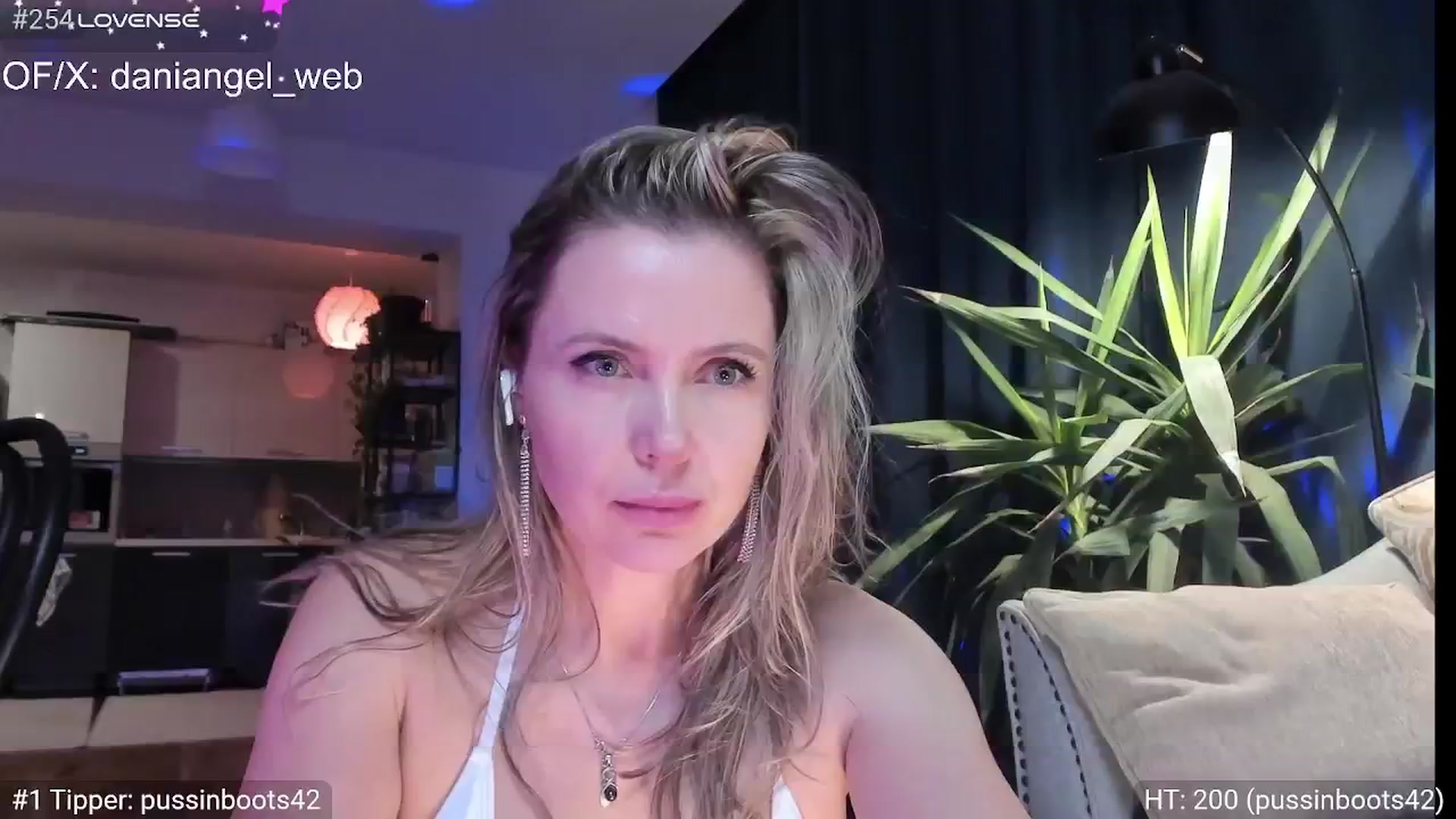 Gallery image thumbnail from Dani_Angel's myfreecams stream on, 01/05/2025, 23:59 image 6 of 20