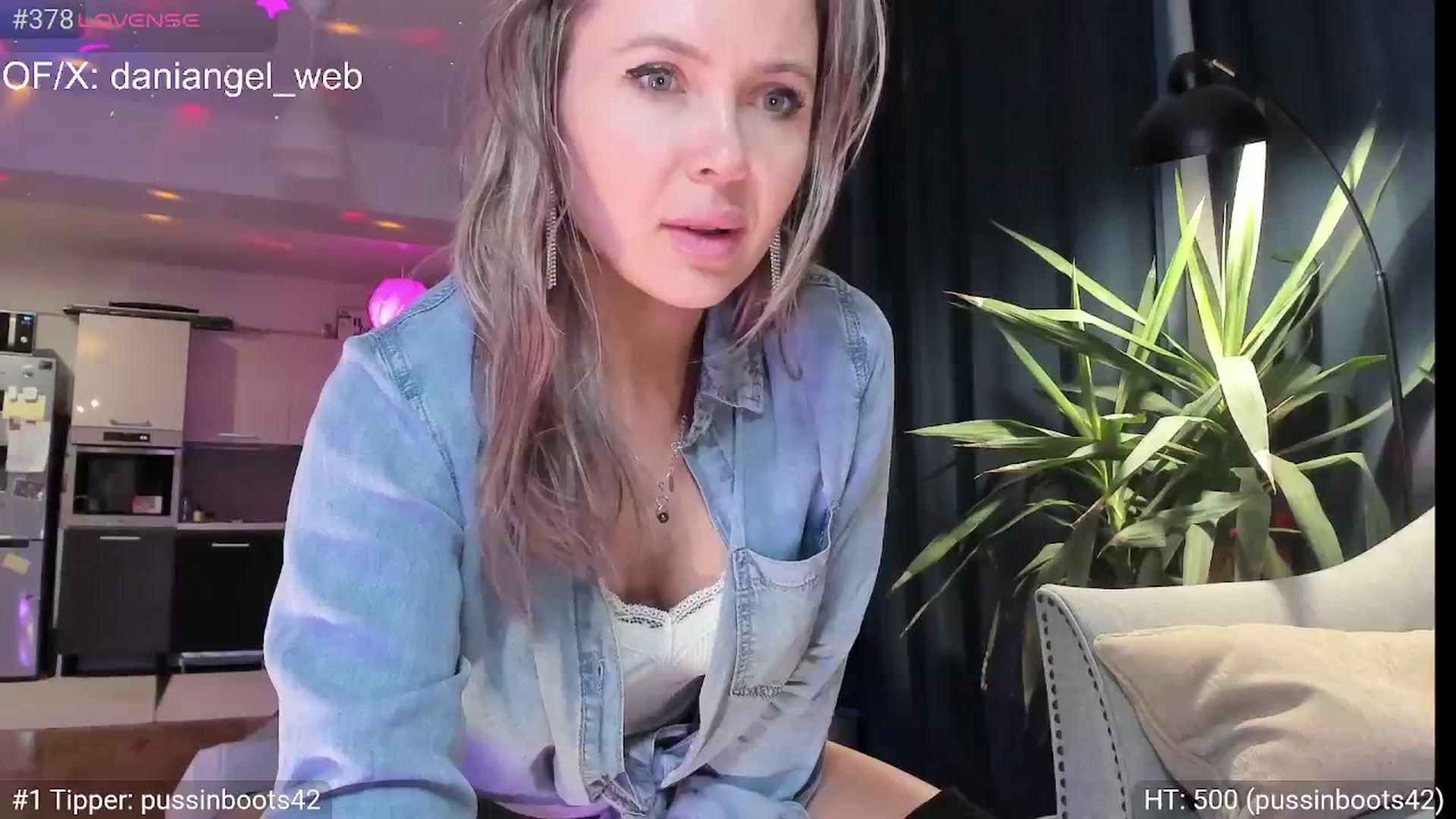 Gallery image thumbnail from Dani_Angel's myfreecams stream on, 01/10/2025, 07:11 image 3 of 20