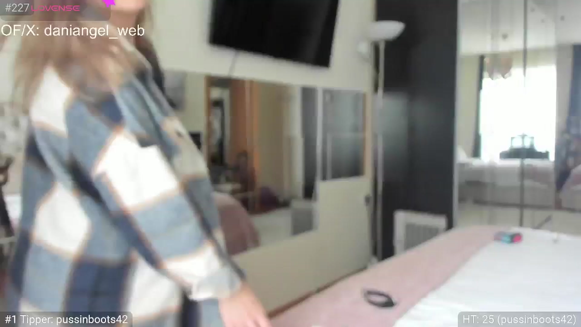 Gallery image thumbnail from Dani_Angel's myfreecams stream on, 01/26/2025, 08:47 image 14 of 20