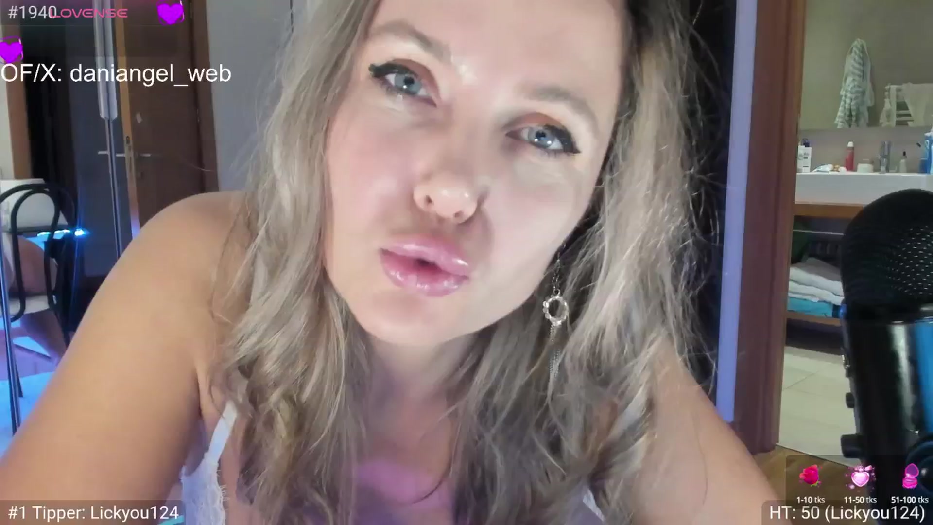 Gallery image thumbnail from Dani_Angel's myfreecams stream on, 03/01/2025, 20:12 image 17 of 20