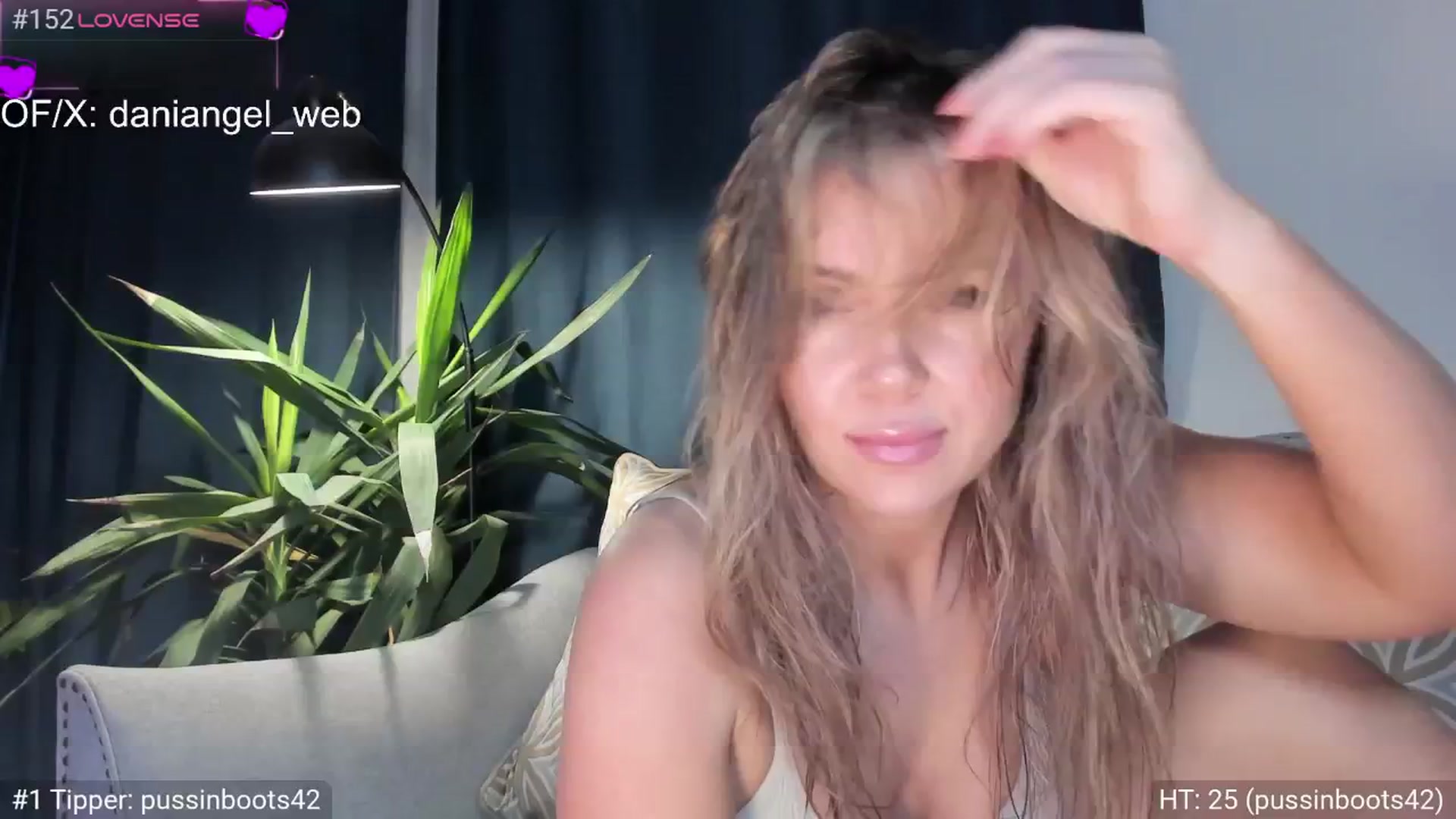Gallery image thumbnail from Dani_Angel's myfreecams stream on, 03/03/2025, 23:06 image 1 of 20