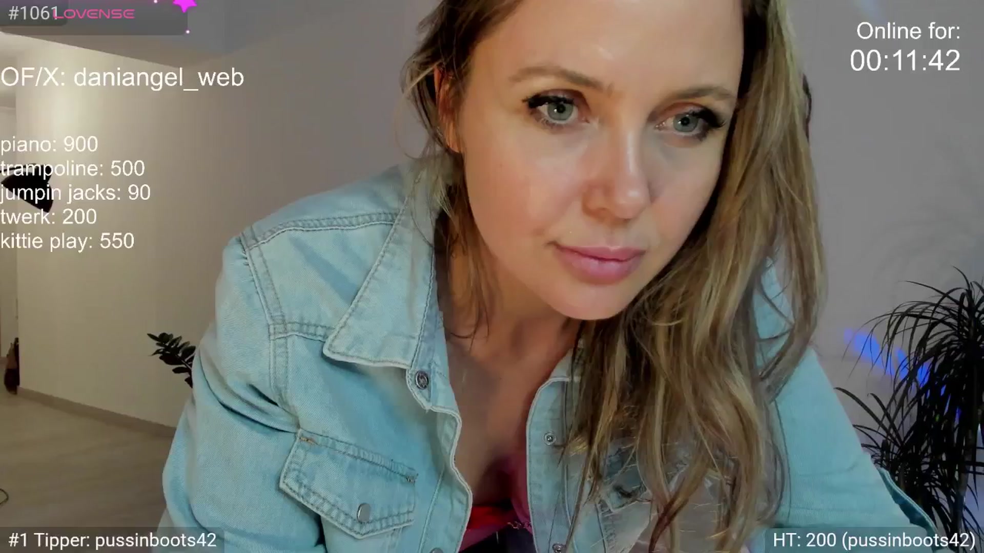 Gallery image thumbnail from Dani_Angel's myfreecams stream on, 05/14/2025, 24:02 image 17 of 20