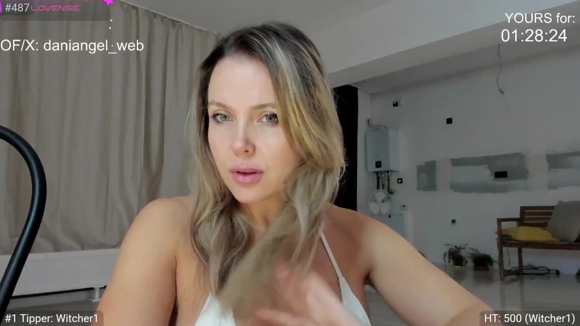 Gallery image thumbnail from Dani_Angel's myfreecams stream on, 05/20/2025, 22:09 image 11 of 20