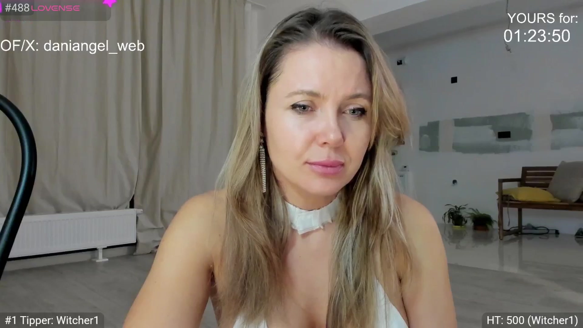 Gallery image thumbnail from Dani_Angel's myfreecams stream on, 05/20/2025, 22:09 image 13 of 20