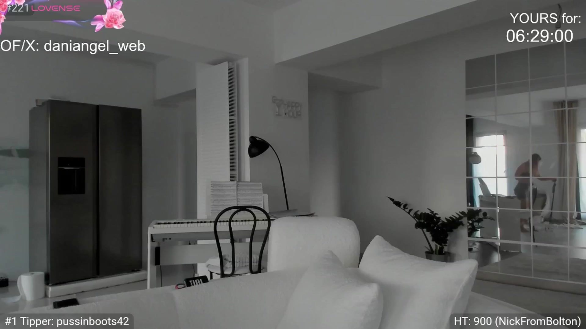 Gallery image thumbnail from Dani_Angel's myfreecams stream on, 06/22/2025, 20:22 image 9 of 20