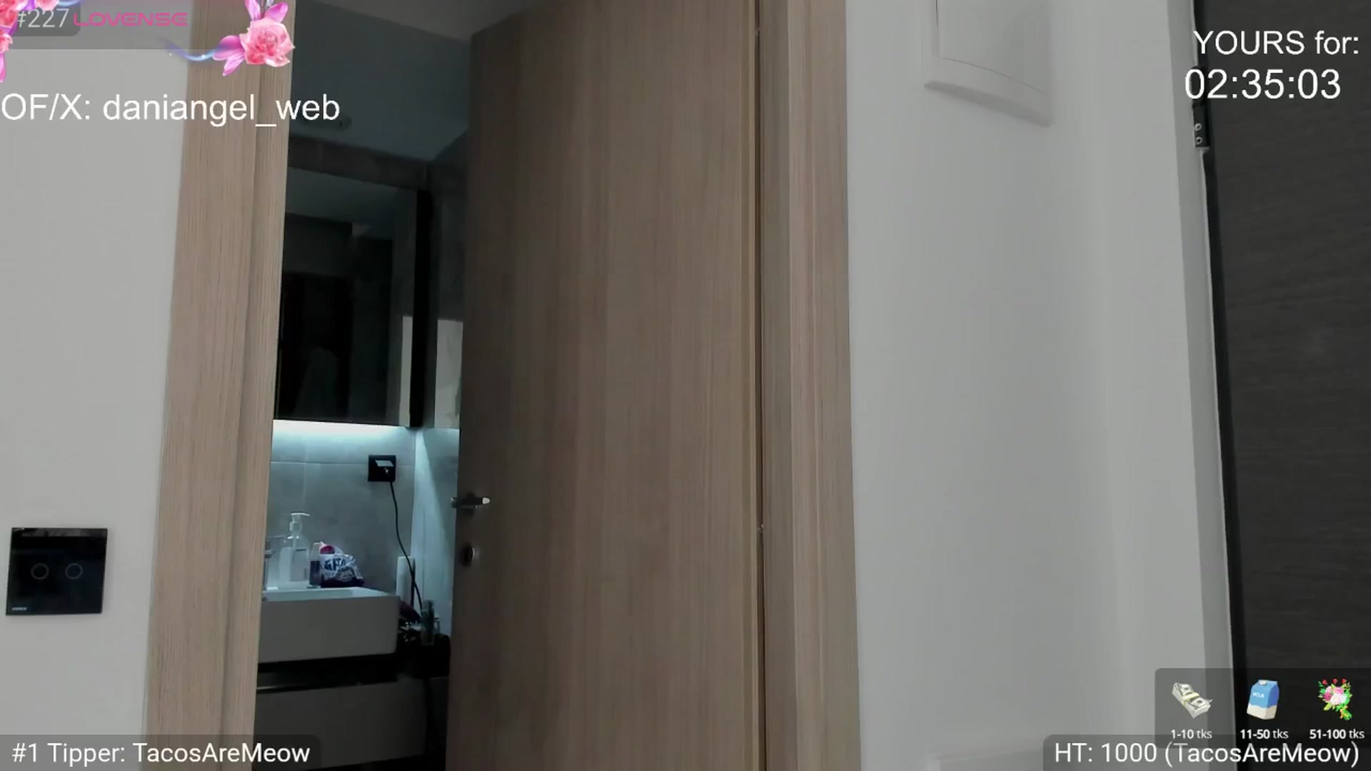 Gallery image thumbnail from Dani_Angel's myfreecams stream on, 06/27/2025, 17:05 image 6 of 20