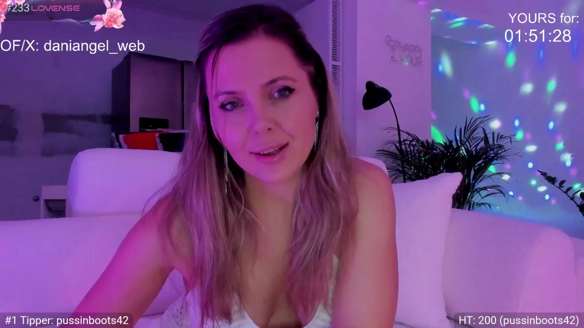 Gallery image thumbnail from Dani_Angel's myfreecams stream on, 07/07/2025, 18:57 image 4 of 20
