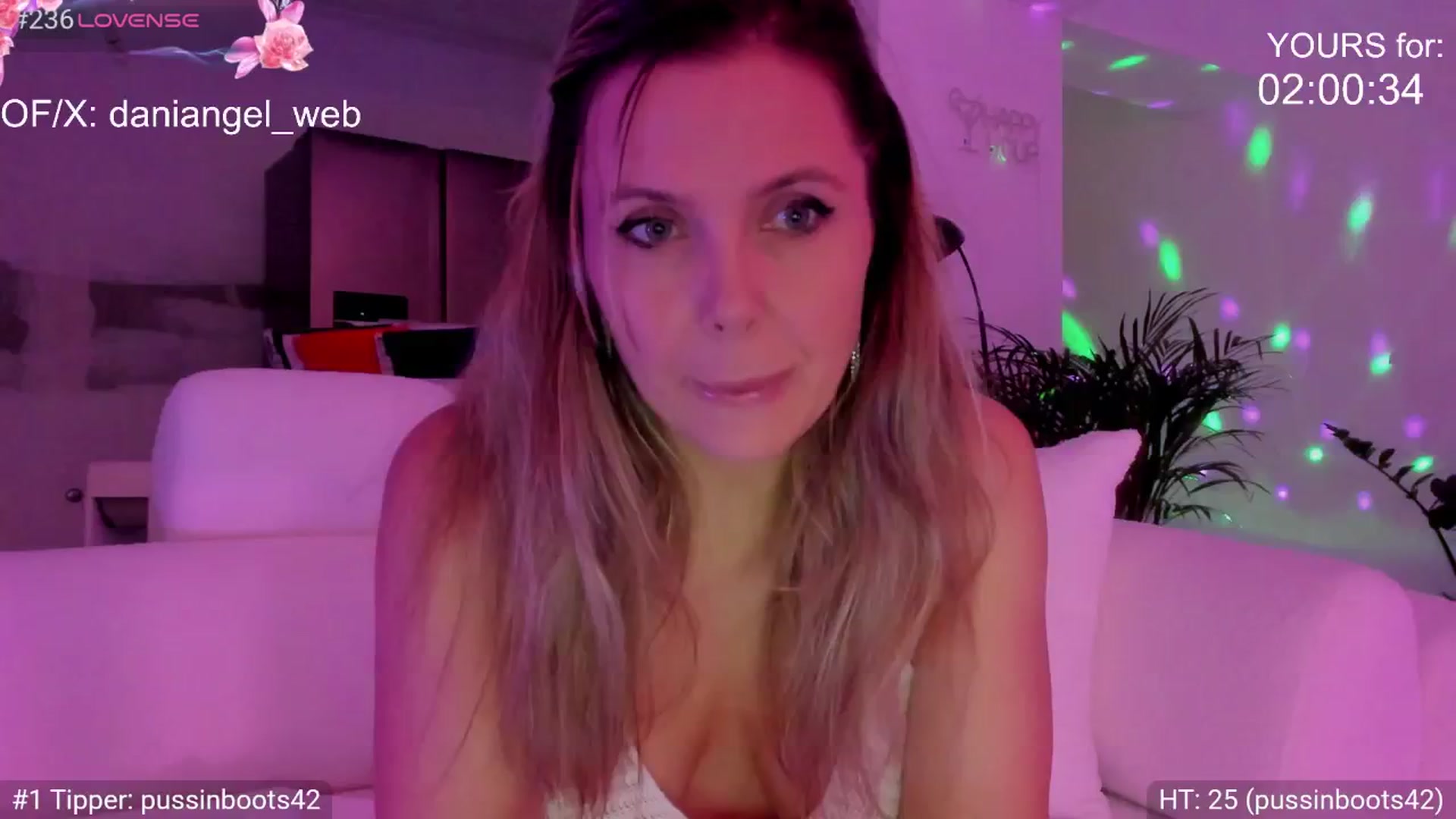 Gallery image thumbnail from Dani_Angel's myfreecams stream on, 07/07/2025, 18:57 image 1 of 20