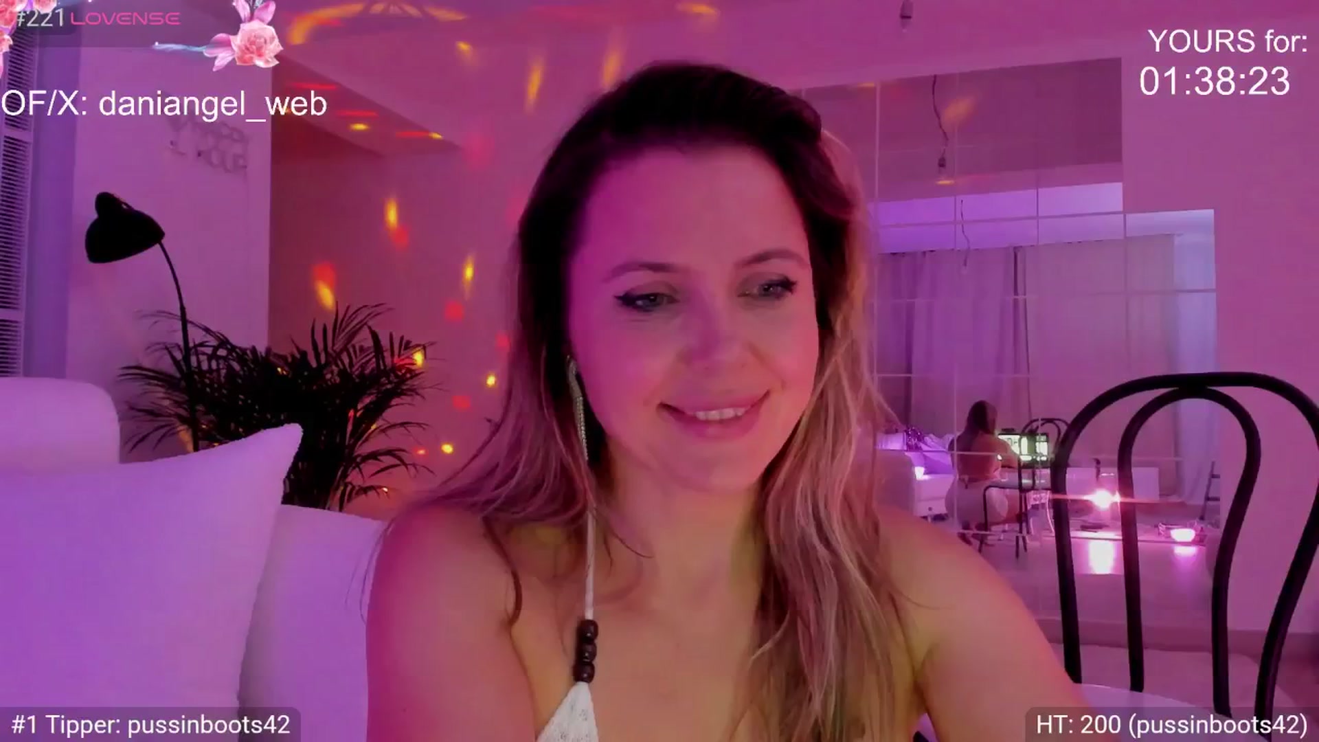 Gallery image thumbnail from Dani_Angel's myfreecams stream on, 07/07/2025, 20:16 image 10 of 20