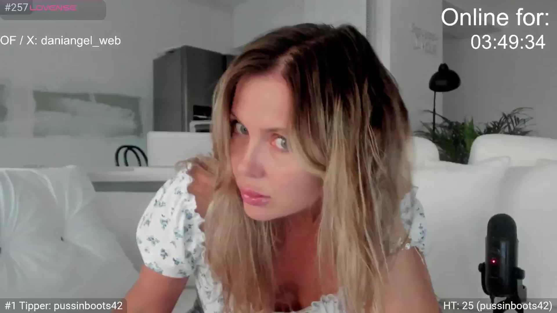 Gallery image thumbnail from Dani_Angel's myfreecams stream on, 07/23/2025, 21:08 image 1 of 20