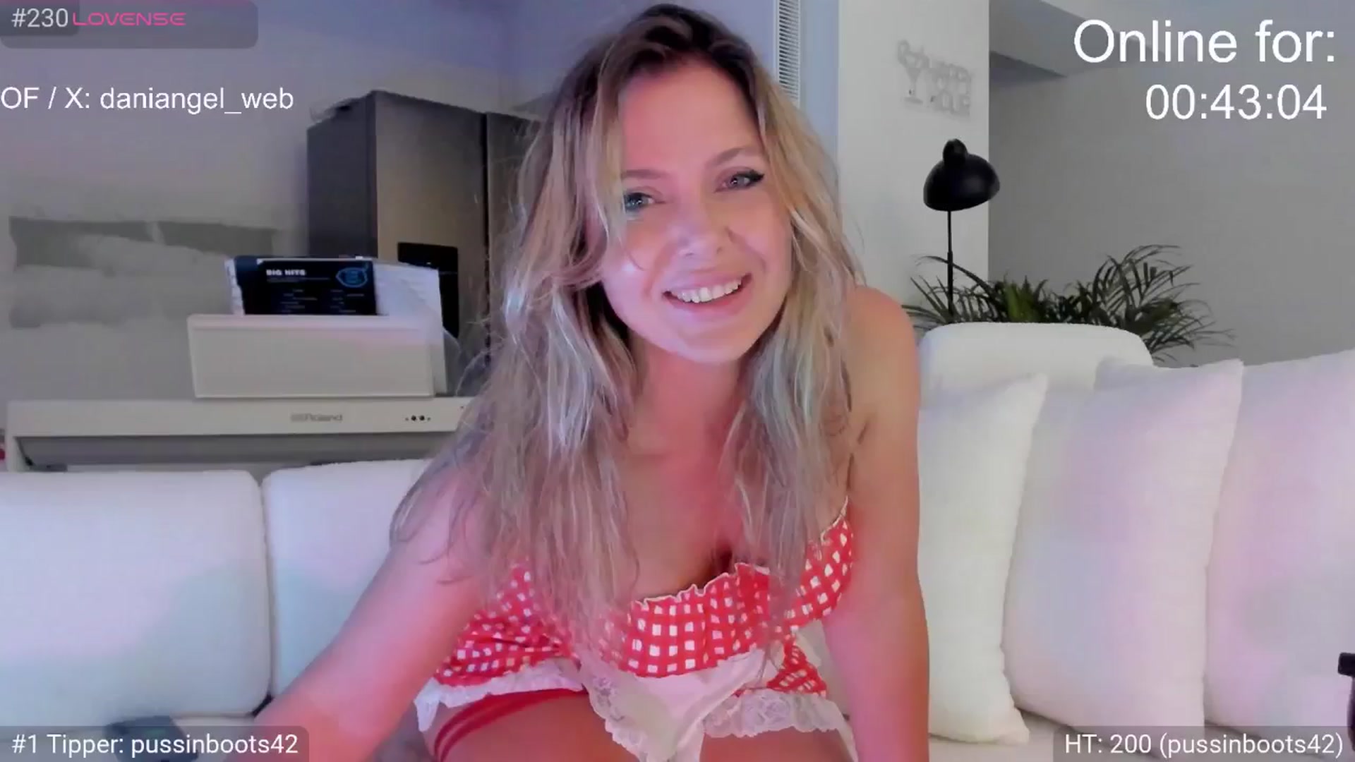 Gallery image thumbnail from Dani_Angel's myfreecams stream on, 07/25/2025, 21:28 image 4 of 20