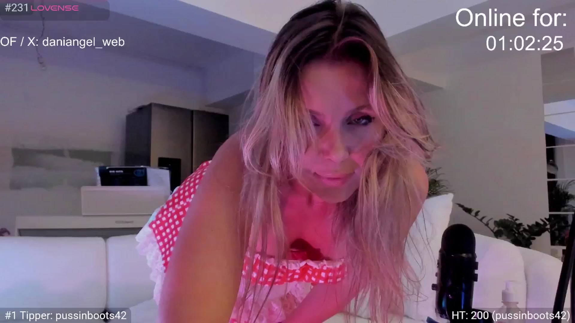 Gallery image thumbnail from Dani_Angel's myfreecams stream on, 07/25/2025, 21:28 image 2 of 20