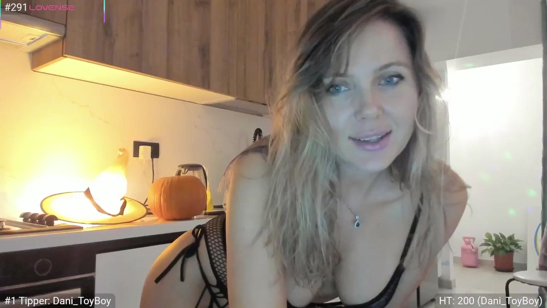Gallery image thumbnail from Dani_Angel's myfreecams stream on, 10/31/2025, 23:19 image 1 of 20